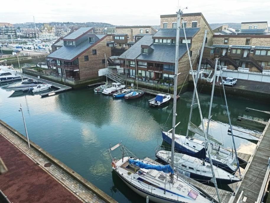 Charmant Studio Situe Sur Le Port De Довиль Экстерьер фото